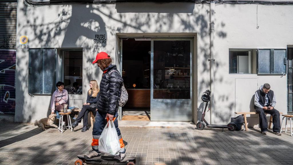 Exterior de Nomad Coffee en el Poblenou, donde trabaja Jordi