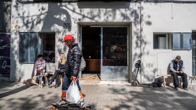 Exterior de Nomad Coffee en el Poblenou, donde trabaja Jordi