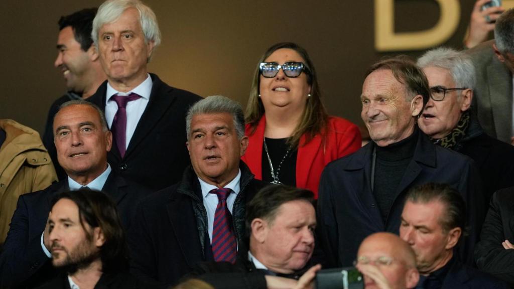 Joan Laporta en el palco de Montjuïc durante el Barça-Borussia