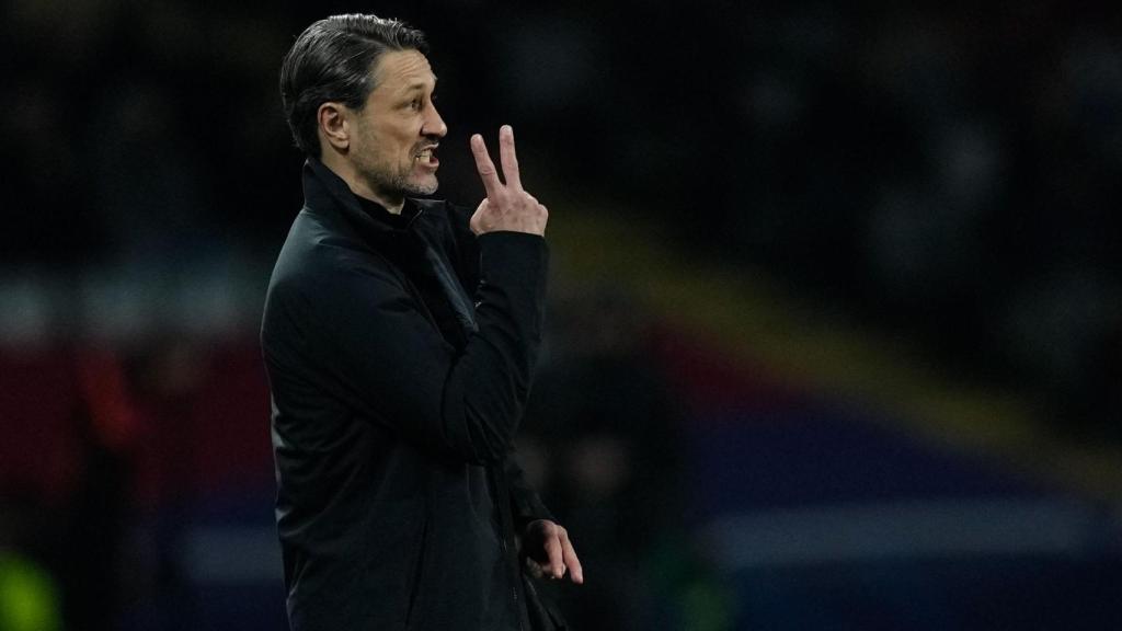 Niko Kovac da instrucciones a los jugadores del Borussia Dortmund durante el partido de Champions League contra el Barça