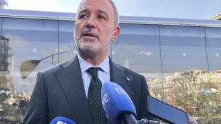 El alcalde de Barcelona, Jaume Collboni, atiende este jueves a los medios de comunicación antes de participar en el Consejo Ejecutivo de la Unesco en París