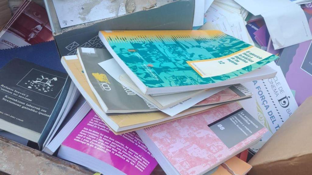 Detectan documentos municipales sensibles en un contenedor de obras en Barcelona