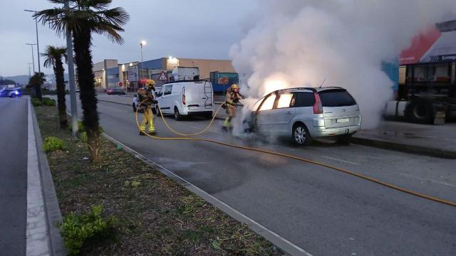 Coche quemado en Sant Andreu de la Barca