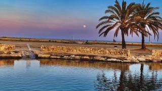 Las aguas termales catalanas que se disfrutan gratis y en la playa, el riuet de Coma-ruga