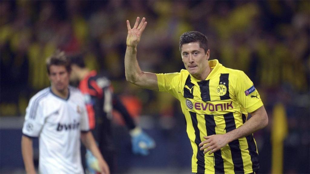 Robert Lewandowski, con el Borussia Dortmund, le mete cuatro goles al Real Madrid