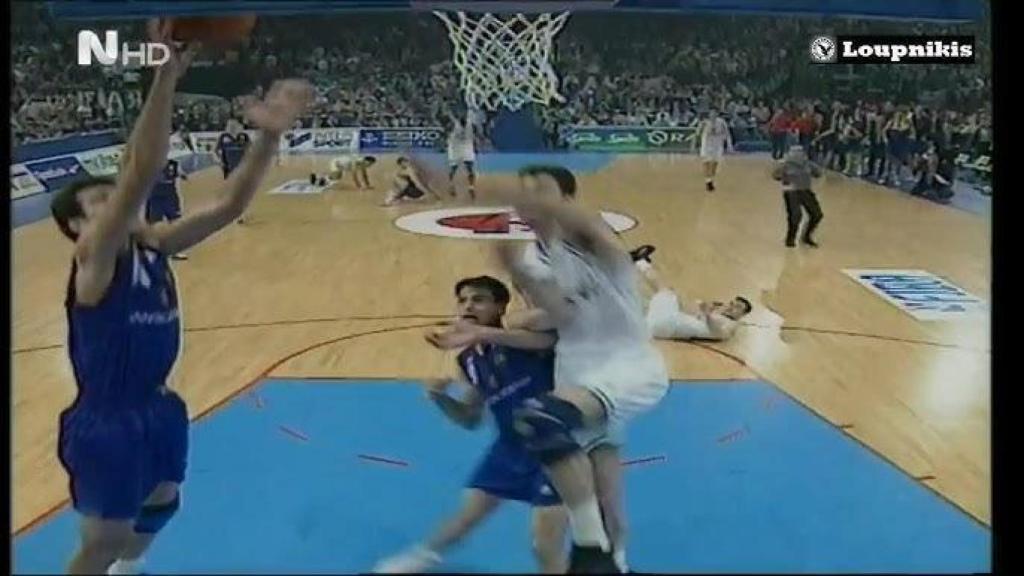 El tapón de Vrankovic a Montero en la final de la Liga Europea de basket de 1996