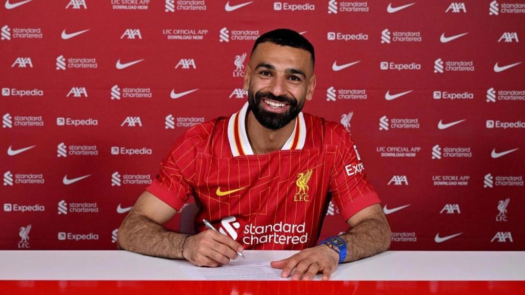 Mohamed Salah firma con el Liverpool