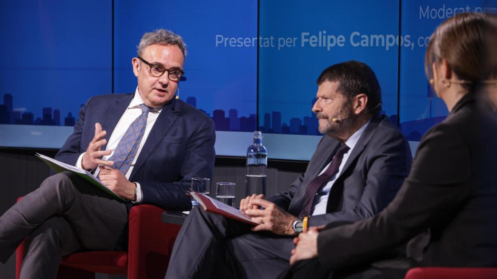 Gabriel Jené y Albert Batlle, con la periodista Glòria Marin, en el diálogo en Foment