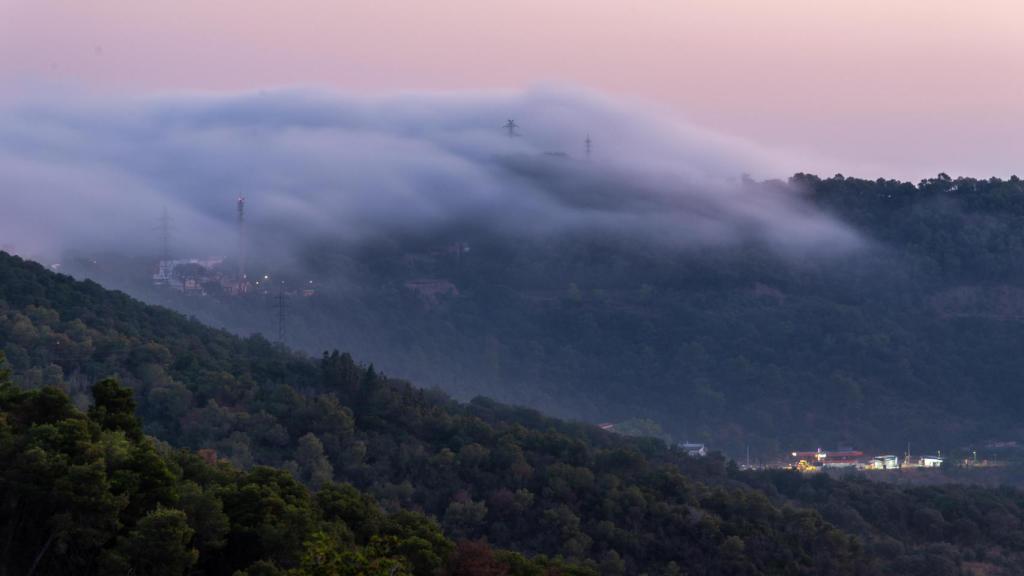 Boira entrant a la ciutat a través de Collserola