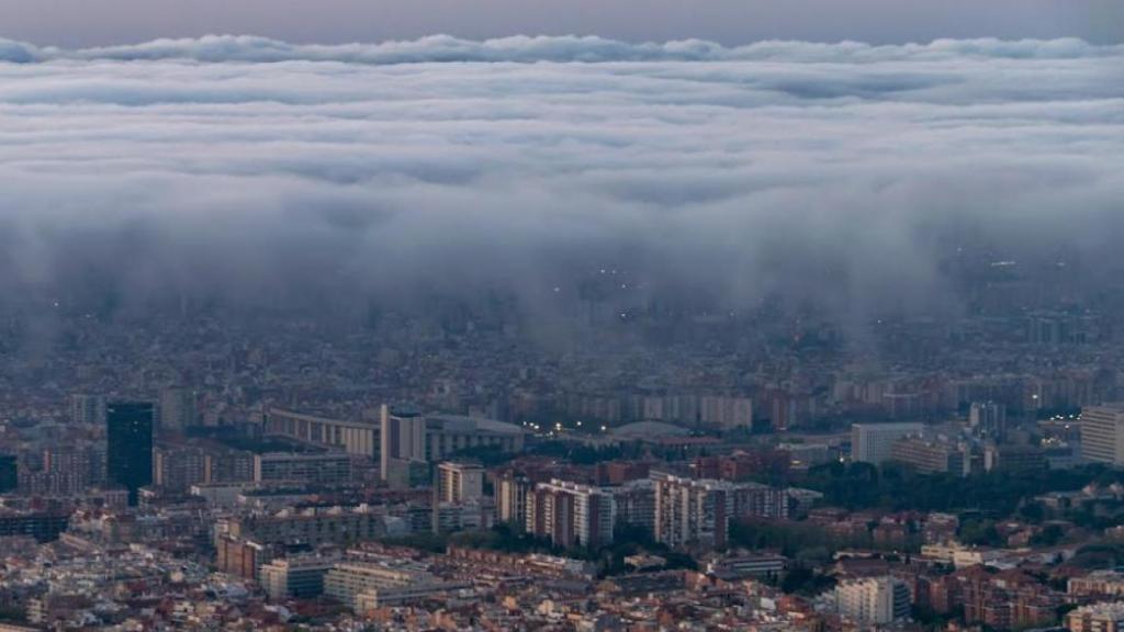 Nubes bajas sobre la capital catalana