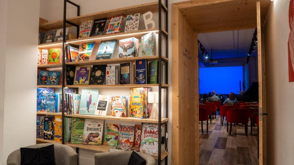 Sala de exposiciones y conferencias de la Llibreria Byron