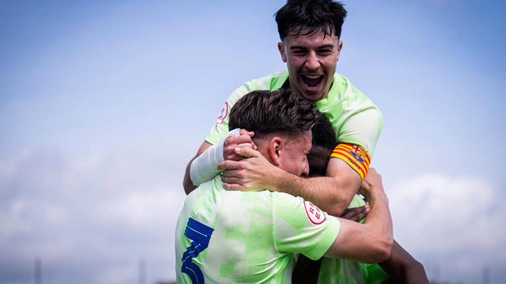 Los jugadores del Juvenil A del Barça celebran un gol de Ibrahim Diarra en el derbi contra el RCD Espanyol