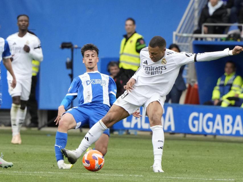 Expulsión de Mbappé por una dura entrada a Antonio Blanco