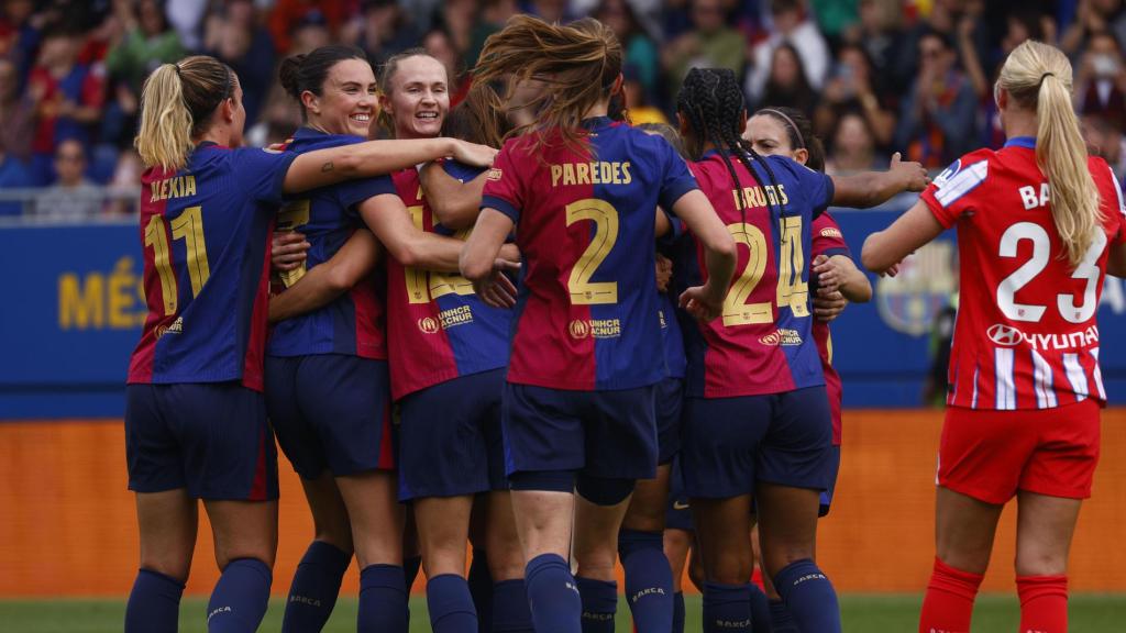 Las futbolistas del Barça celebran el gol de Patri Guijarro al Atlético