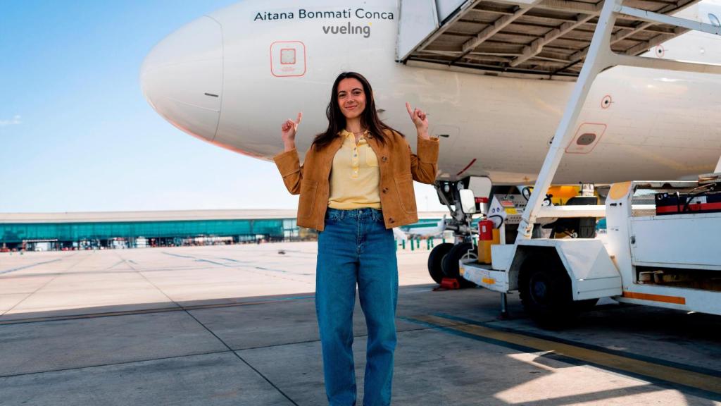 Aitana Bonmatí con su propio avión de Vueling