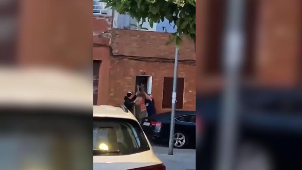 VÍDEO: Pelea entre okupas en el barrio de la Salut de Badalona