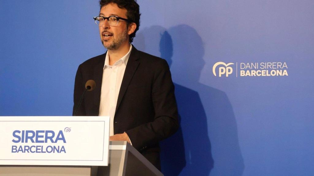 El portavoz del PP en Barcelona, Juan Milián, en rueda de prensa este lunes