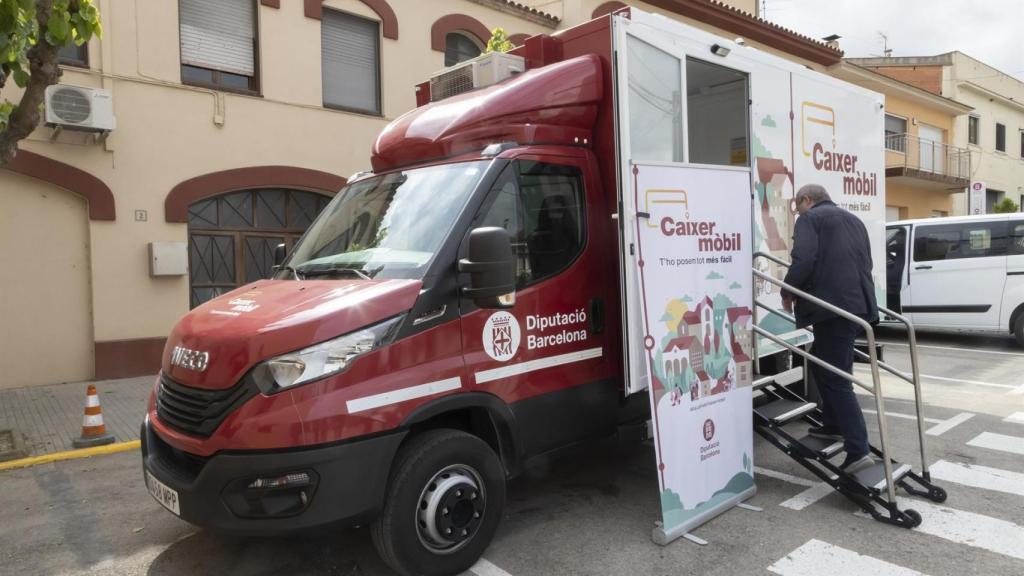 Archivo - Cajero móvil de la Diputación de Barcelona