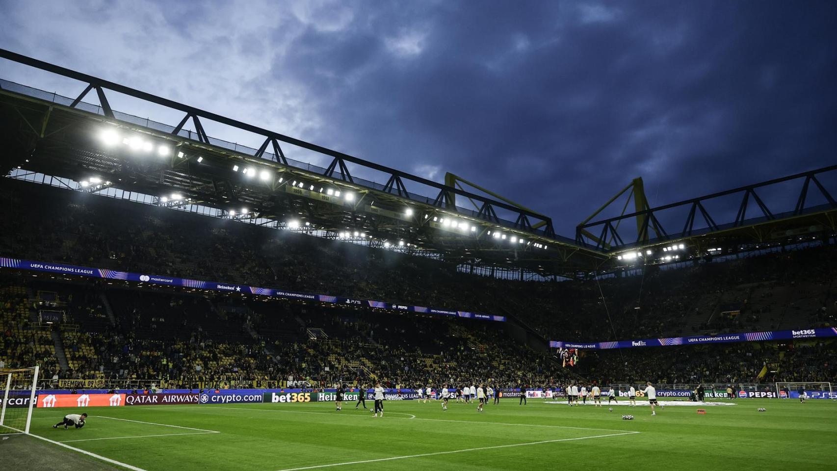 El Barça calienta en el Signal Iduna Park