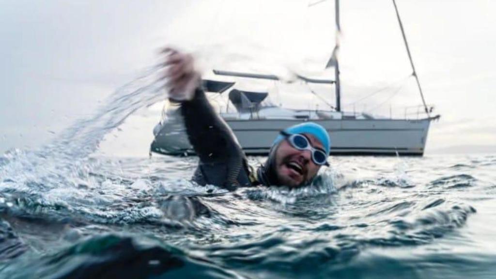 Alberto Lorente durant un dels seus reptes al mar