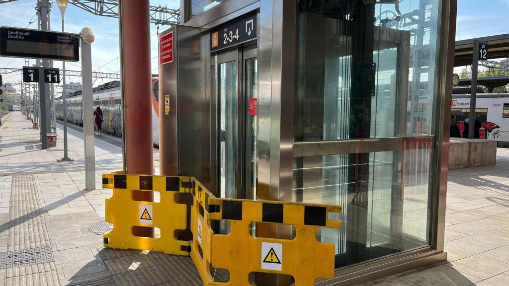 Ascensor fuera de servicio de la estación de Rodalies de L’Hospitalet