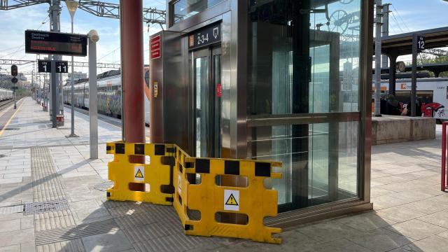 Ascensor fuera de servicio de la estación de Rodalies de L’Hospitalet