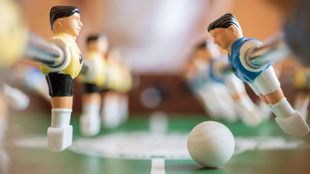 Jugadores de un futbolín