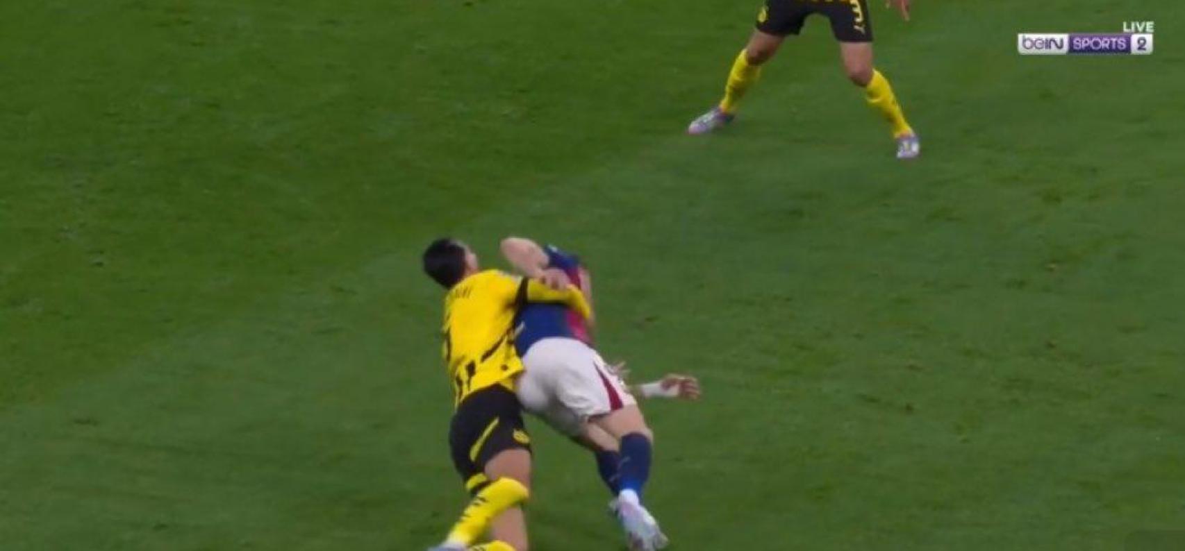 Penalti a Robert Lewandowski no pitado en el Signal Iduna Park