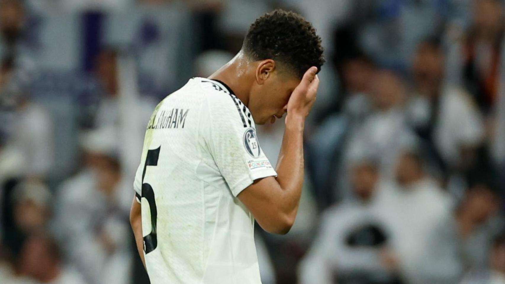 Jude Bellingham se lamenta durante la derrota del Real Madrid contra el Arsenal en la Champions League