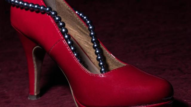 Zapato rojo de tacón