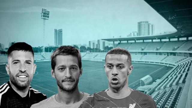 Jordi Alba, Oscar Pierre y Thiago Alcántara en el estadio del CE L'Hospitalet