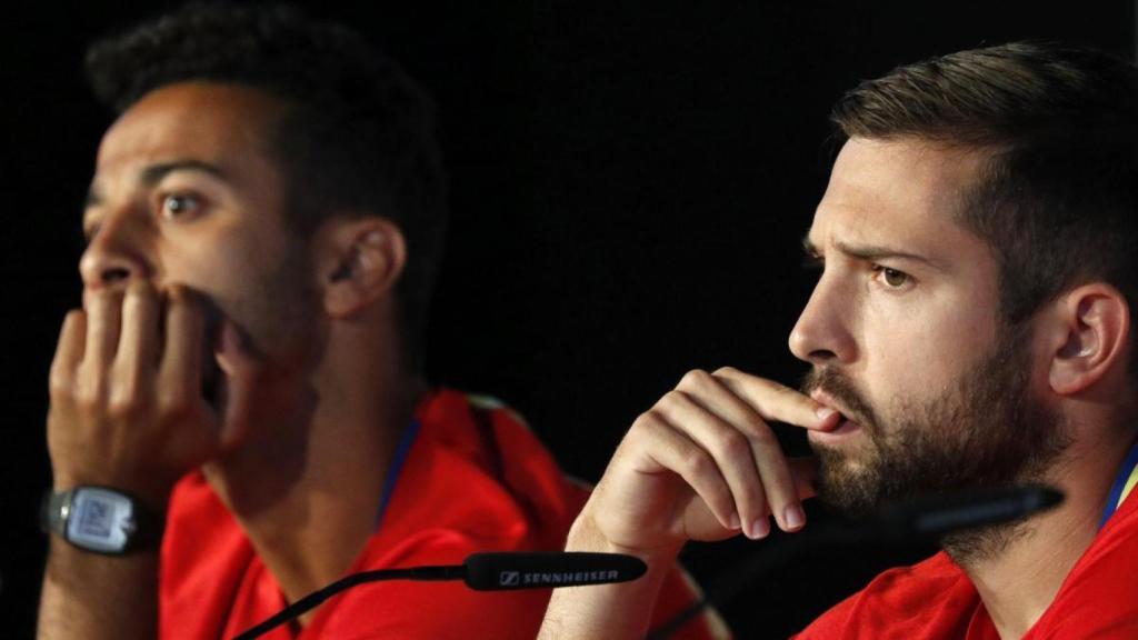 Jordi Alba y Thiago Alcántara en una rueda de prensa en una imagen de archivo