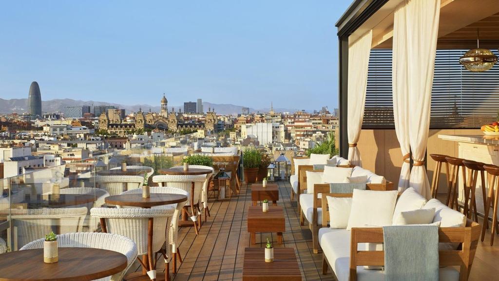Terraza del hotel The Barcelona Edition