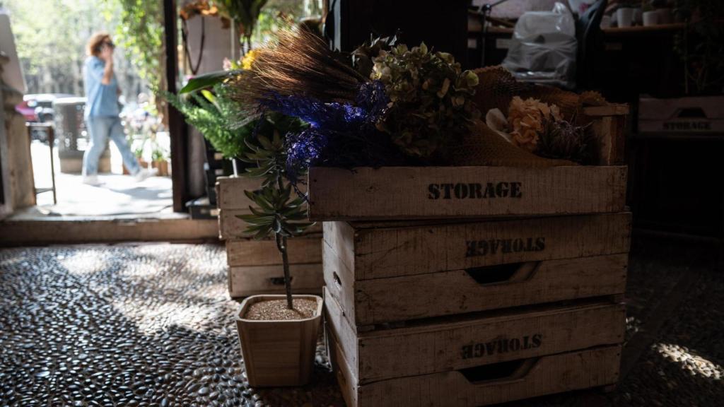 Interior de la floristeria Maria Ponsà Flors a Rambla Catalunya