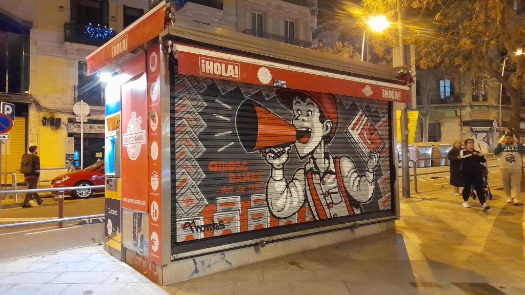 Persiana pintada en Creu Coberta por Daniel Thomàs