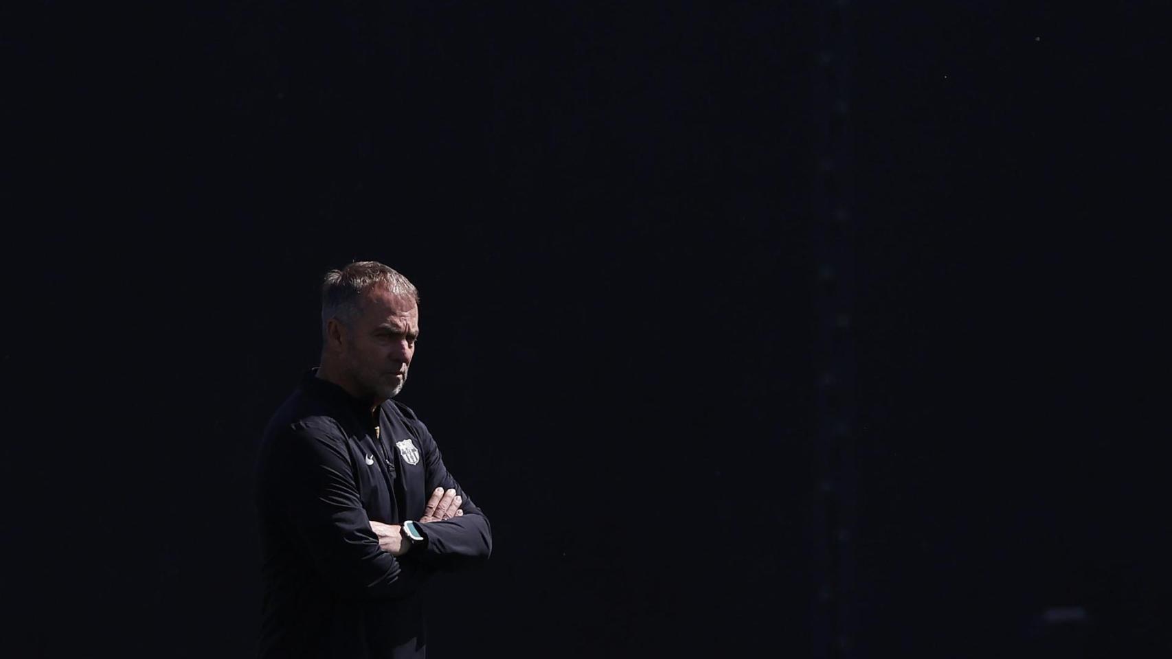 Hansi Flick en el entrenamiento del Barça antes de recibir al Celta