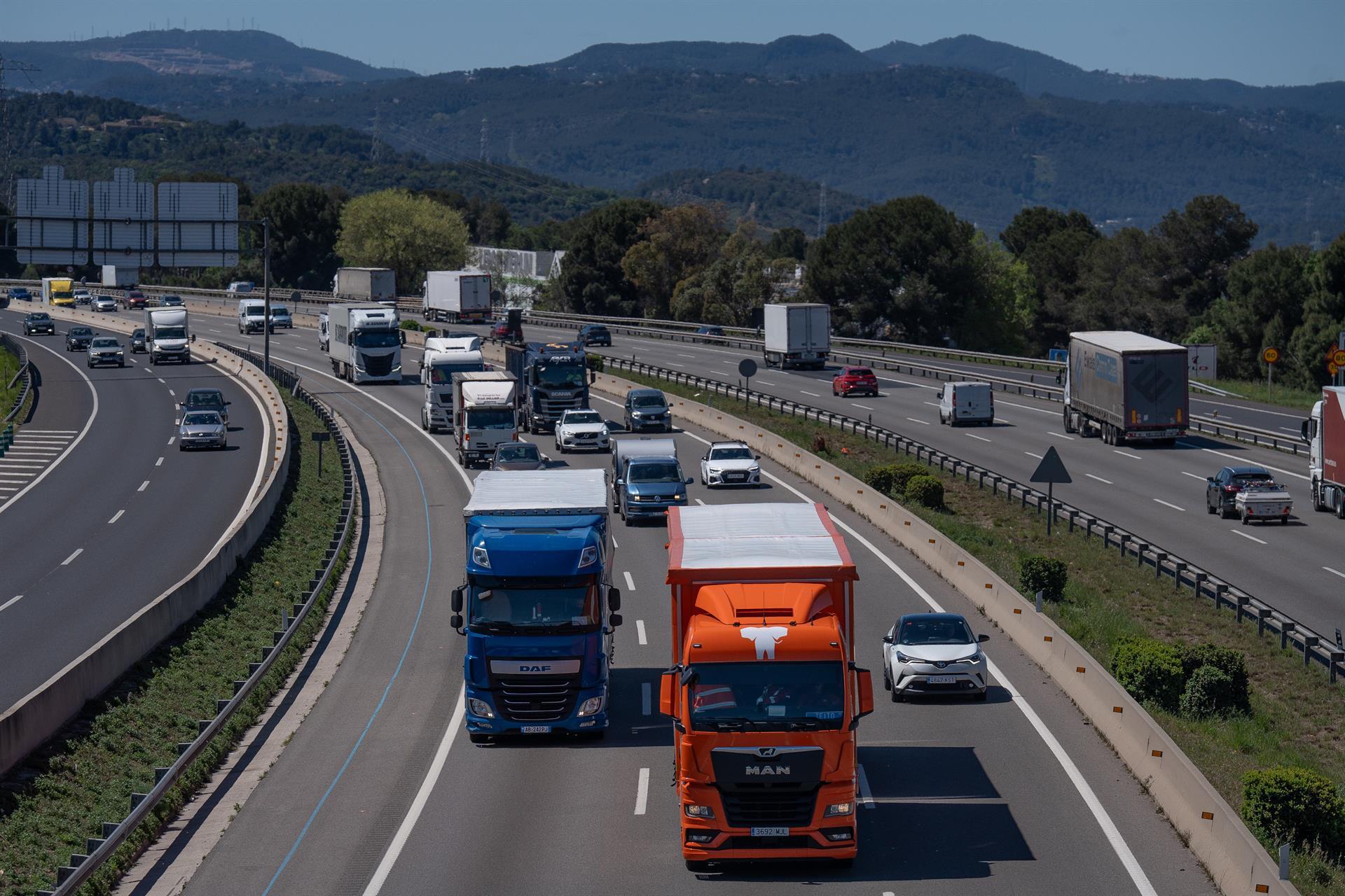 Trànsit a l'AP-7 en una imatge d'arxiu