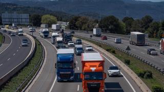 Tráfico durante la operación salida de Semana Santa, en la AP-7, a 17 de abril de 2025, en Sant Cugat