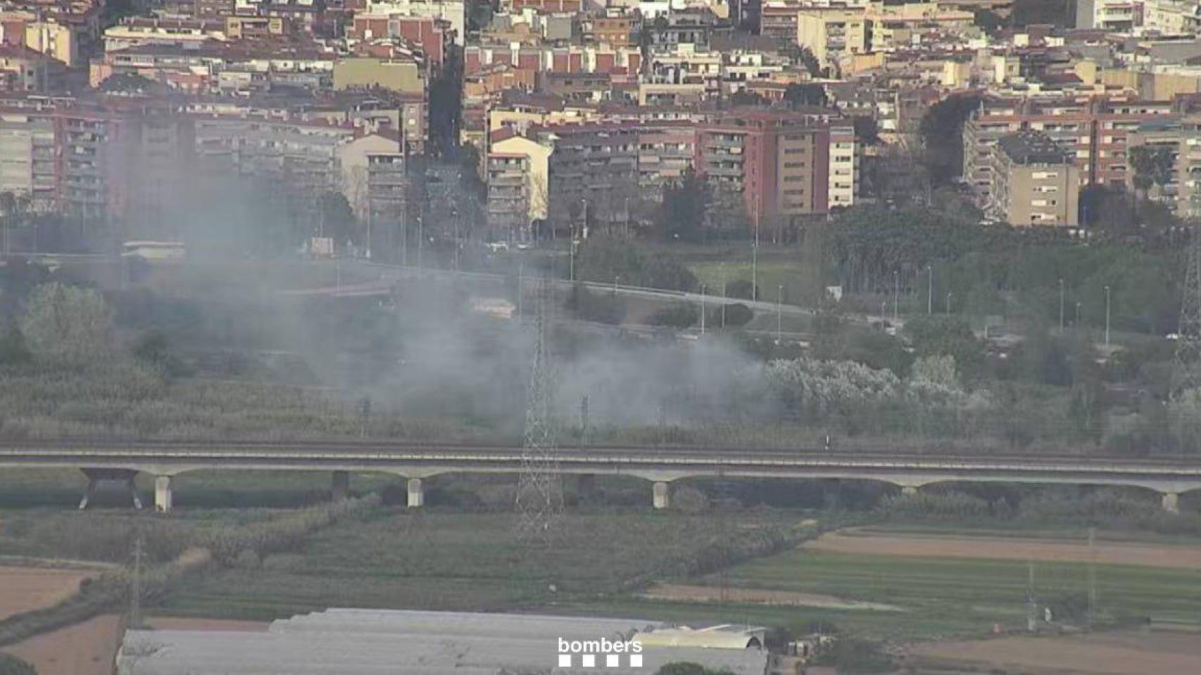 Queman 100 metros de vegetación en el Bosc dels Infants de Sant Joan Despí