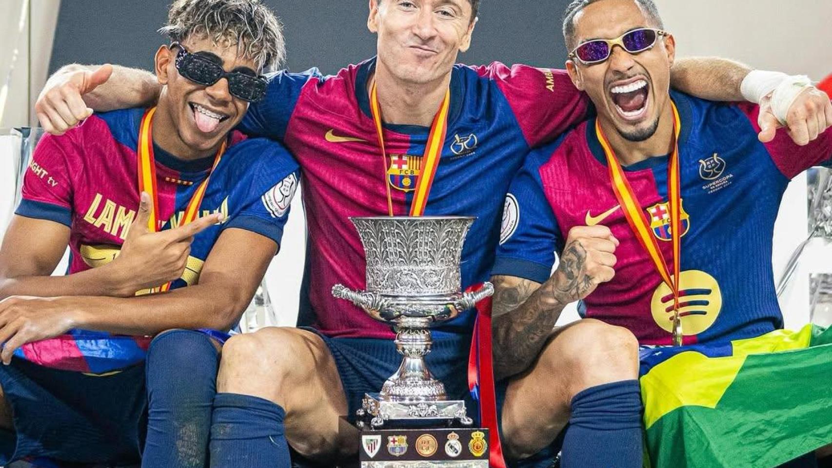 El tridente del Barça tras ganar la Supercopa de Europa