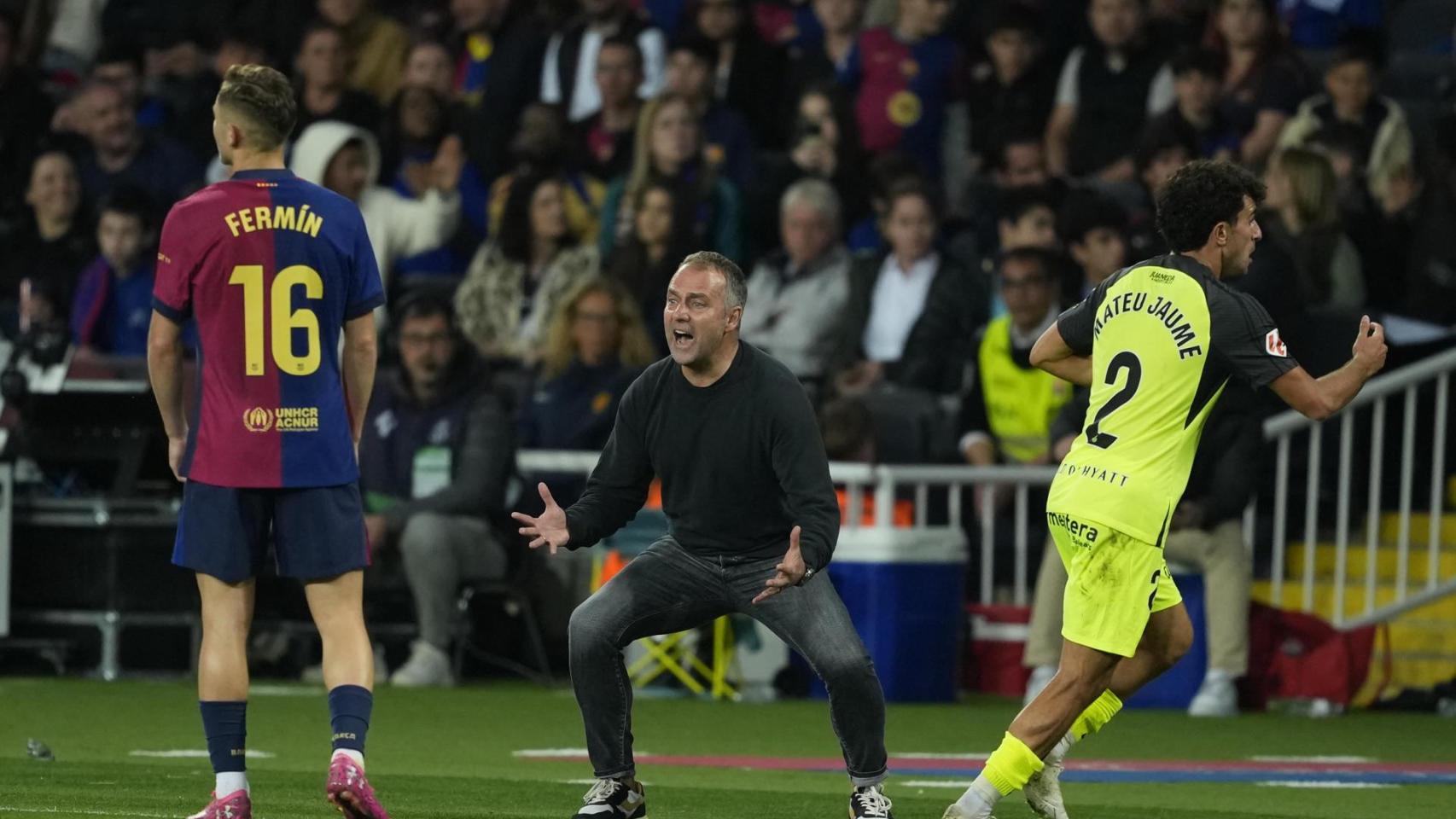 Hansi Flick, nervioso durante el Barça-Mallorca de Liga