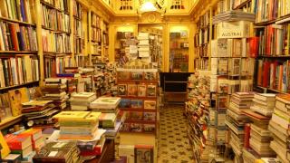 Interior de la Llibreria Sant Jordi