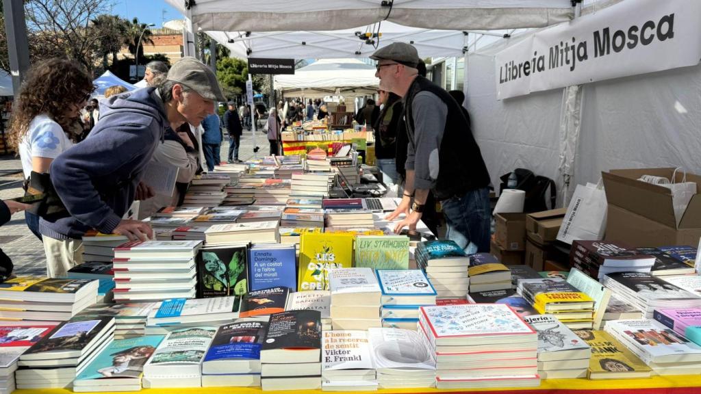 Sant Jordi 2025 en Badalona: libros, rosas y cultura para todos los públicos