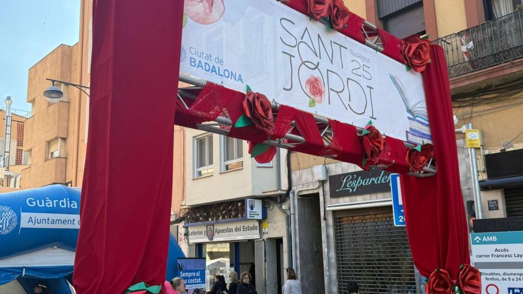 Un arco de Sant Jordi en Badalona