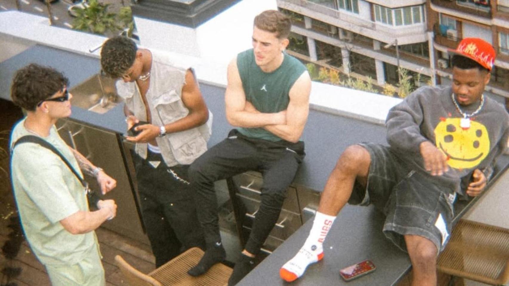 Héctor Fort, Lamine Yamal, Gavi y Ansu Fati, reunidos en una terraza