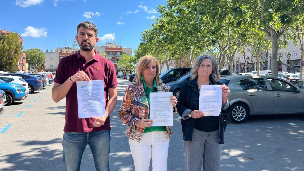 Javier Martín (Movem-En Comú Podem), Eva López (PSC) y Lourdes Armengol (ERC), la oposición en Castelldefels