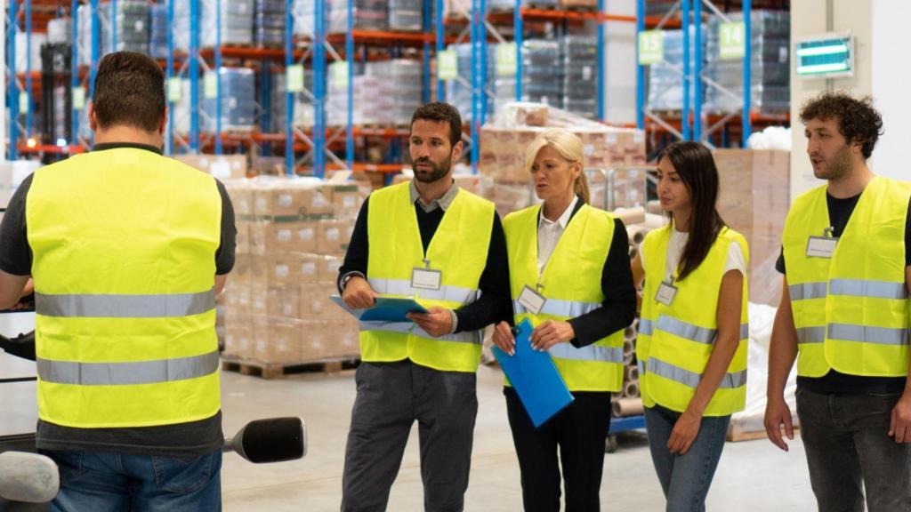 Operarios en un almacén
