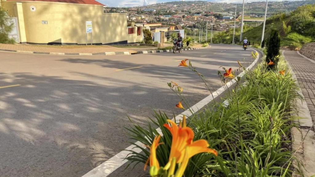 Un carrer de Kigali (Ruanda).