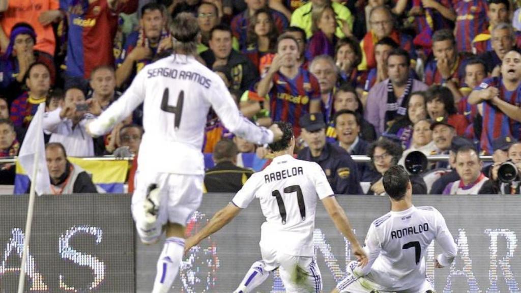 Cristiano Ronaldo celebra su gol en la final de Copa del Rey de 2011 contra el Barça