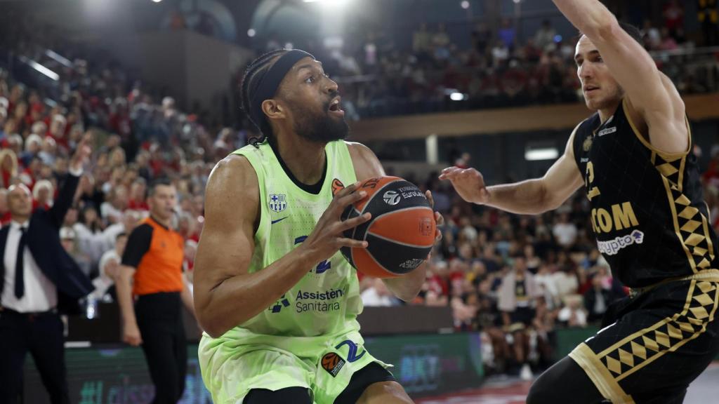 Jabari Parker lanza a canasta en el Mónaco-Barça de basket de Euroliga